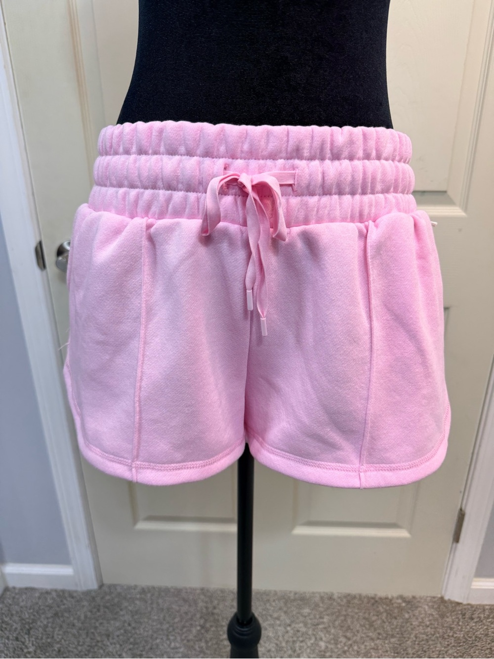 Blogilates Mid-Rise Pink Women’s Marshmallow Dolphin Short